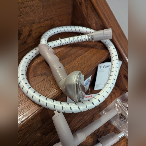 T-Fal Easy Steam garment steamer IS5510, new without box, never used. - Picture 3 of 14